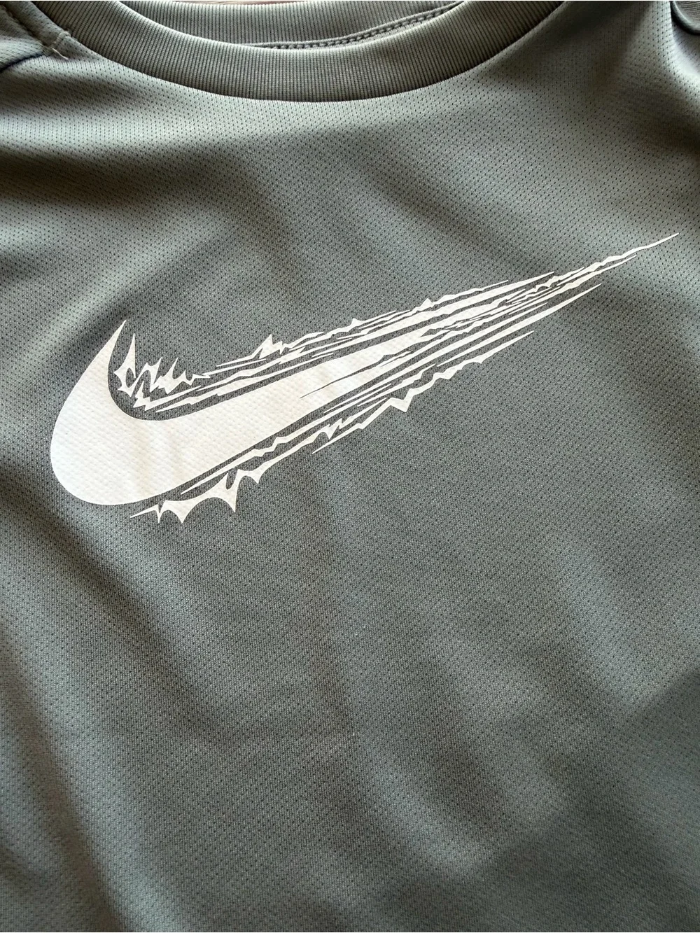 Nike Gray Short Sleeve Dri-FIT Tee with White Swoosh - Youth Size Small